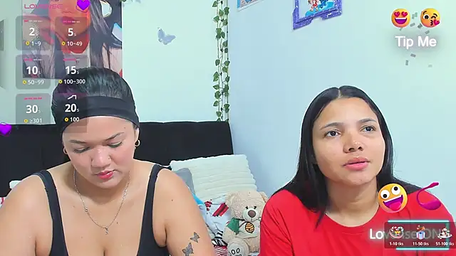 Snapshot of sara_mendez2 chatting on 12.01.25 sara mendez2 online show from 12.01.25