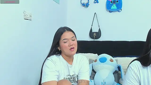 Snapshot of sara_mendez2 chatting on 12.14.25 sara mendez2 online show from 12.14.25