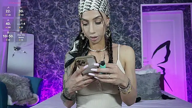 Snapshot of BrianaGolddenn chatting on 05.27.26 BrianaGolddenn online show from 05.27.26