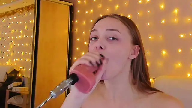 Snapshot of May_Flower chatting on 01.02.25 May Flower online show from 01.02.25