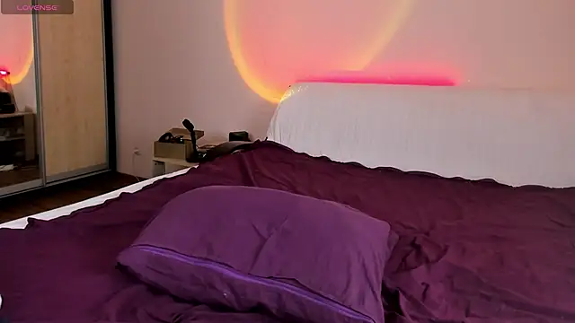 Snapshot of May_Flower chatting on 03.09.25 May Flower online show from 03.09.25