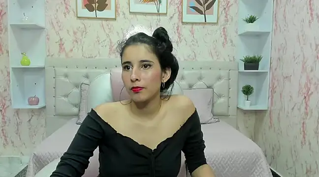 Snapshot of VICTORIA_HOUSTON chatting on 02.01.25 VICTORIA HOUSTON online show from 02.01.25