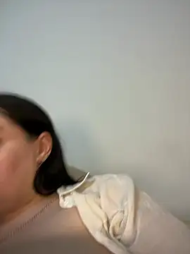 Evelinia online show from 02.20.25