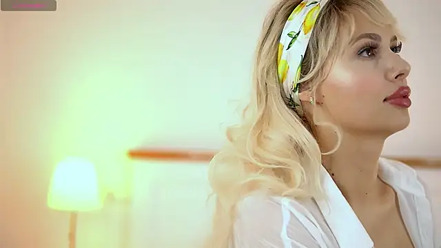 AdelineKing online show from 10.12.25