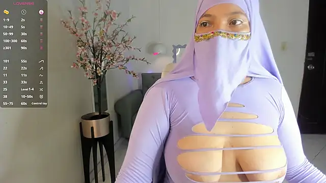 Snapshot of malak_nanyy chatting on 09.21.25 malak nanyy online show from 09.21.25