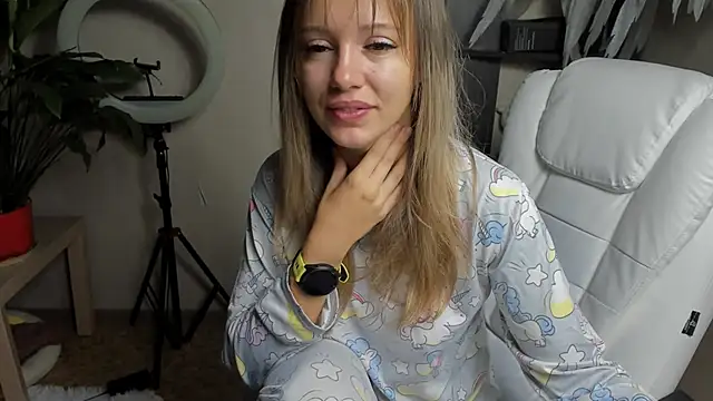 foxy blond online show from 09.18.25