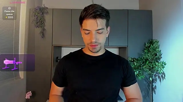 Snapshot of Ian_Daviz chatting on 02.05.25 Ian Daviz online show from 02.05.25