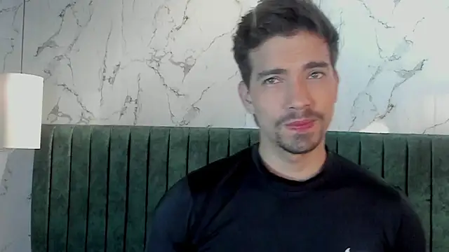 Snapshot of Ian_Daviz chatting on 02.15.25 Ian Daviz online show from 02.15.25