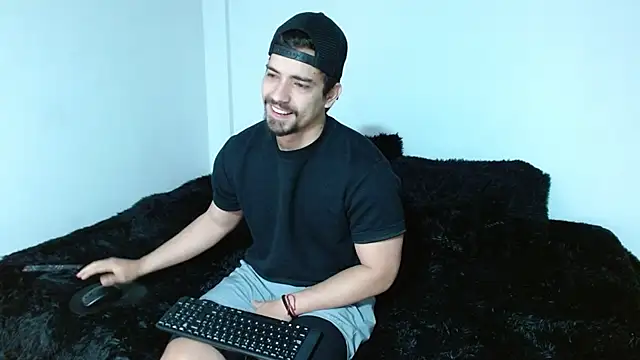 Snapshot of Ian_Daviz chatting on 11.04.25 Ian Daviz online show from 11.04.25