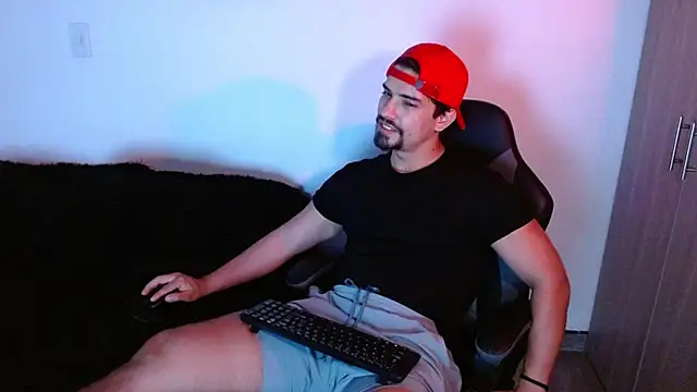 Snapshot of Ian_Daviz chatting on 11.16.25 Ian Daviz online show from 11.16.25