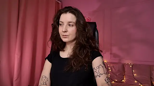 Snapshot of JackieByrd chatting on 09.09.25 JackieByrd online show from 09.09.25