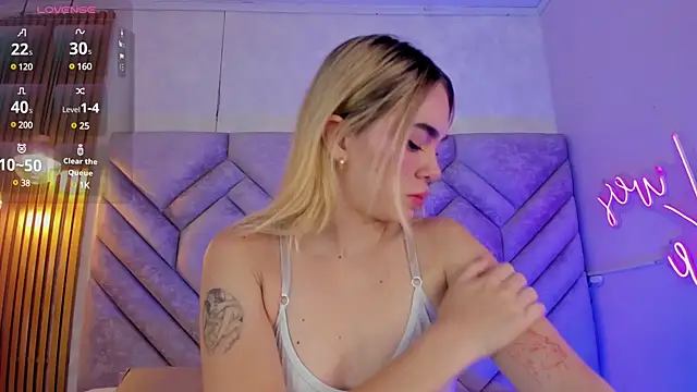 Snapshot of Lucy_Vega chatting on 12.18.24 Lucy Vega online show from 12.18.24