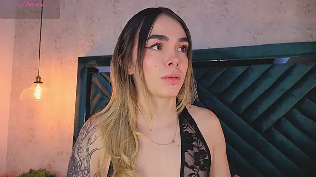 Snapshot of Lucy_Vega chatting on 09.27.25 Lucy Vega online show from 09.27.25