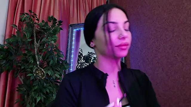 Snapshot of MissJuliax chatting on 11.25.25 MissJuliax online show from 11.25.25