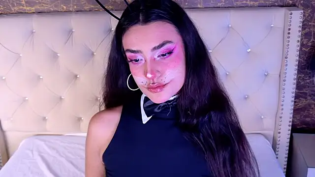 Snapshot of SeleneeEvanss chatting on 10.24.25 SeleneeEvanss online show from 10.24.25