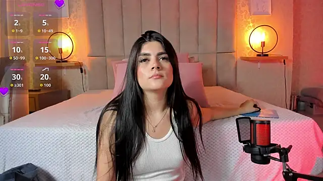 Snapshot of Amy-Saenz chatting on 10.28.25 Amy-Saenz online show from 10.28.25