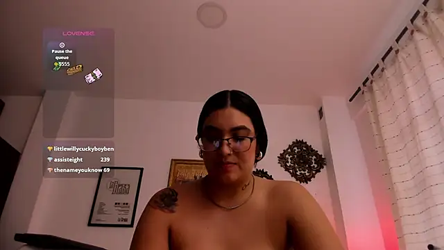 Snapshot of VeronicaGilss chatting on 06.20.26 VeronicaGilss online show from 06.20.26