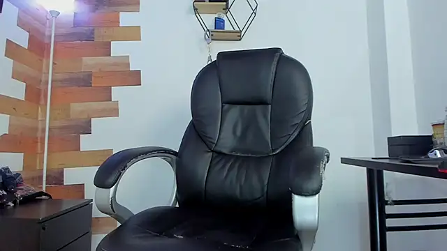 Snapshot of Kenbils chatting on 01.10.25 Kenbils online show from 01.10.25