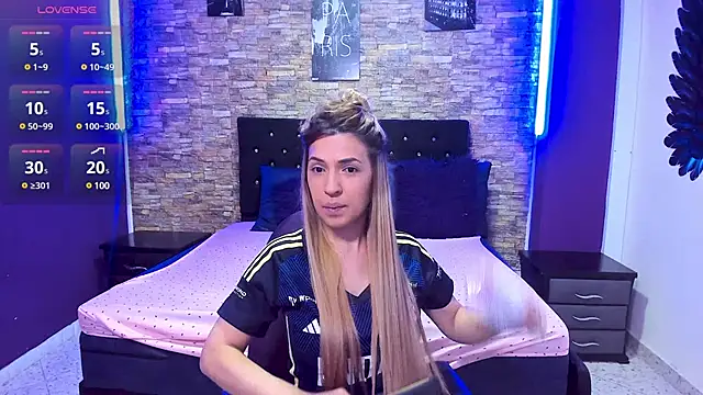 EvaaLovia1 online show from 01.31.25