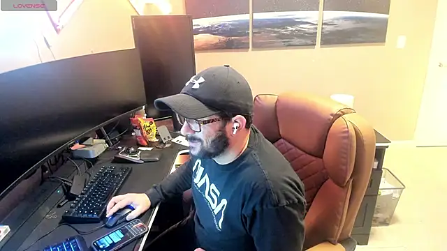 Snapshot of boytoyfrindles chatting on 02.11.26 boytoyfrindles online show from 02.11.26