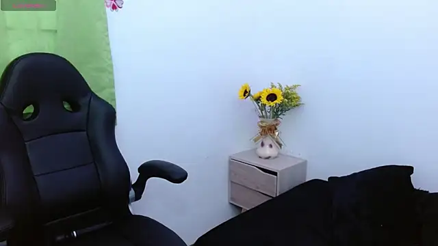 AlexandraJones  online show from 10.20.25