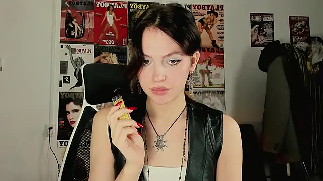 Niky  Jess online show from 12.17.25