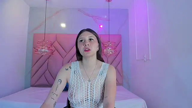 Snapshot of AngelaaCute_ chatting on 04.22.26 AngelaaCute online show from 04.22.26
