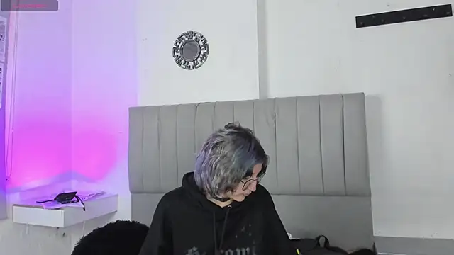 SukiFuyu  online show from 02.24.25