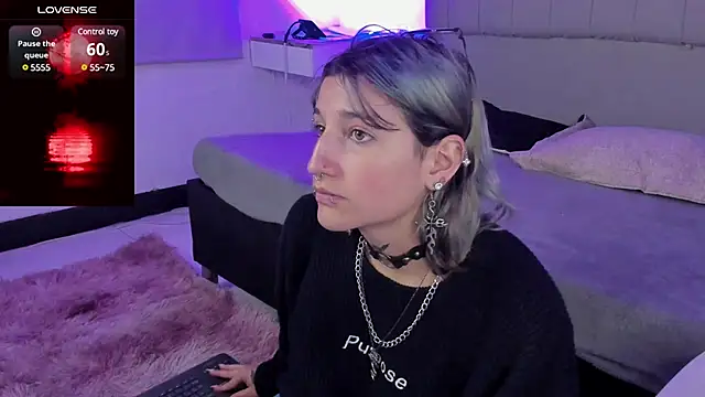 SukiFuyu  online show from 03.19.25