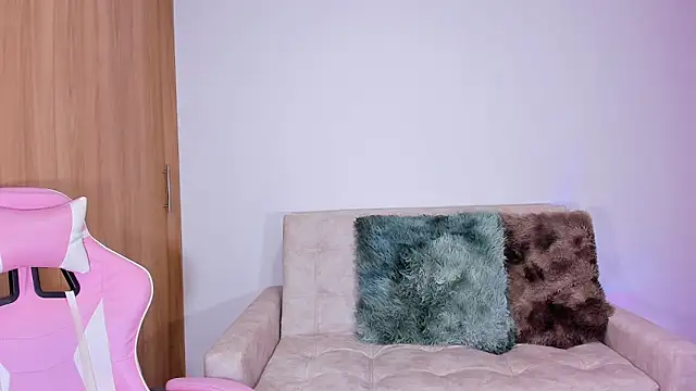 annika taylor online show from 01.18.25