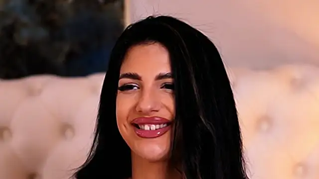 Snapshot of RaisaKali chatting on 02.14.25 RaisaKali online show from 02.14.25