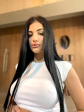 Snapshot of RaisaKali chatting on 09.20.25 RaisaKali online show from 09.20.25