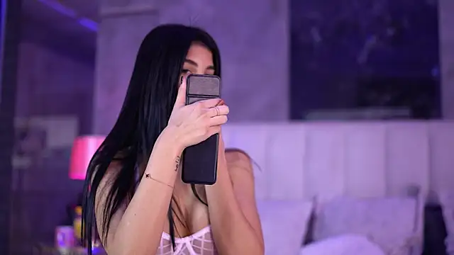 Snapshot of RaisaKali chatting on 10.30.25 RaisaKali online show from 10.30.25