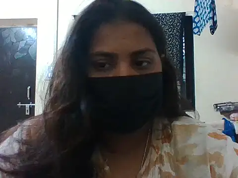 Hotmilfxox online show from 05.18.26
