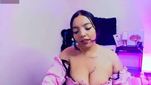 Snapshot of loren_tits24 chatting on 05.21.26 loren tits24 online show from 05.21.26