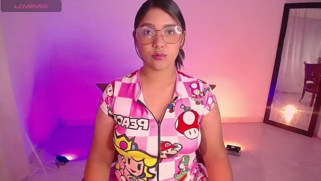 Snapshot of DIANEE_01 chatting on 10.11.25 DIANEE 01 online show from 10.11.25