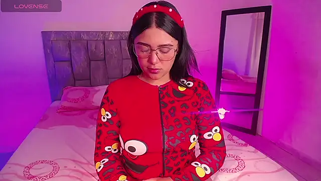 Snapshot of DIANEE_01 chatting on 11.04.25 DIANEE 01 online show from 11.04.25