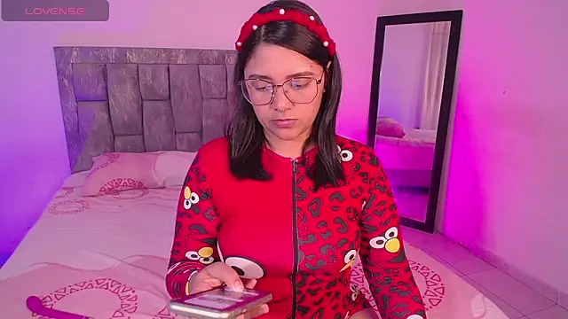 Snapshot of DIANEE_01 chatting on 11.13.25 DIANEE 01 online show from 11.13.25