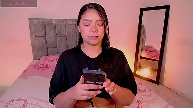 DIANEE 01 online show from 02.22.26