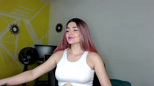 Nikolle Rouss online show from 03.21.25