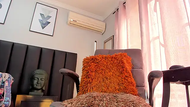 Snapshot of sexual_diamond chatting on 12.10.24 sexual diamond online show from 12.10.24