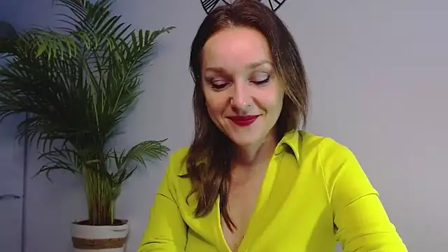 Snapshot of AliciaDesire chatting on 01.06.25 AliciaDesire online show from 01.06.25