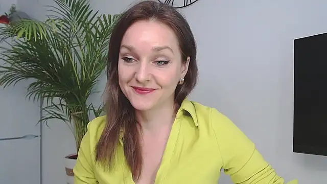 Snapshot of AliciaDesire chatting on 01.07.25 AliciaDesire online show from 01.07.25