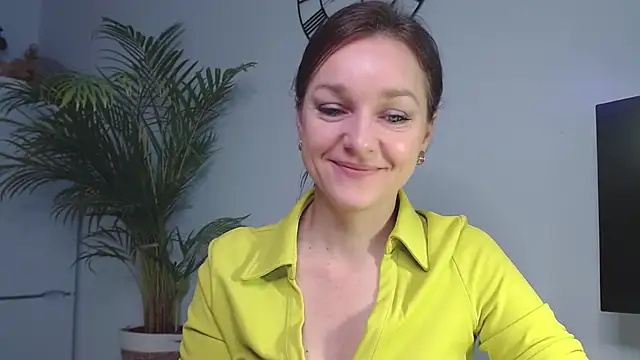 Snapshot of AliciaDesire chatting on 01.13.25 AliciaDesire online show from 01.13.25