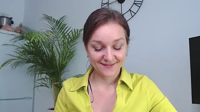 Snapshot of AliciaDesire chatting on 01.13.25 AliciaDesire online show from 01.13.25