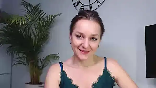 Snapshot of AliciaDesire chatting on 01.16.25 AliciaDesire online show from 01.16.25