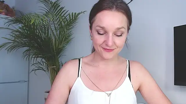 Snapshot of AliciaDesire chatting on 01.23.25 AliciaDesire online show from 01.23.25