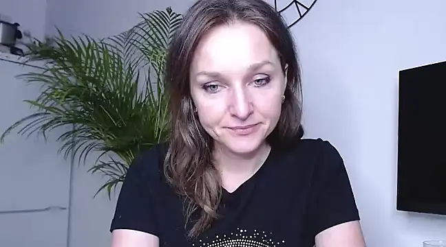 Snapshot of AliciaDesire chatting on 02.18.25 AliciaDesire online show from 02.18.25