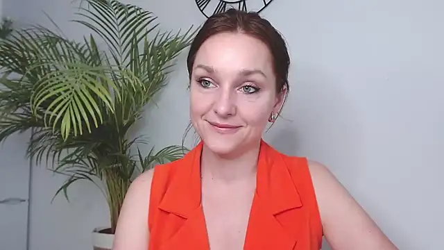 Snapshot of AliciaDesire chatting on 03.12.25 AliciaDesire online show from 03.12.25