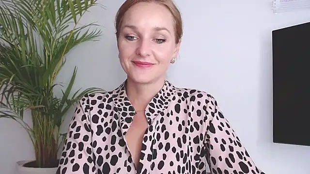 Snapshot of AliciaDesire chatting on 09.26.25 AliciaDesire online show from 09.26.25